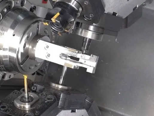 Broche de tour CNC en rotation pour le tournage de précision en Suisse romande